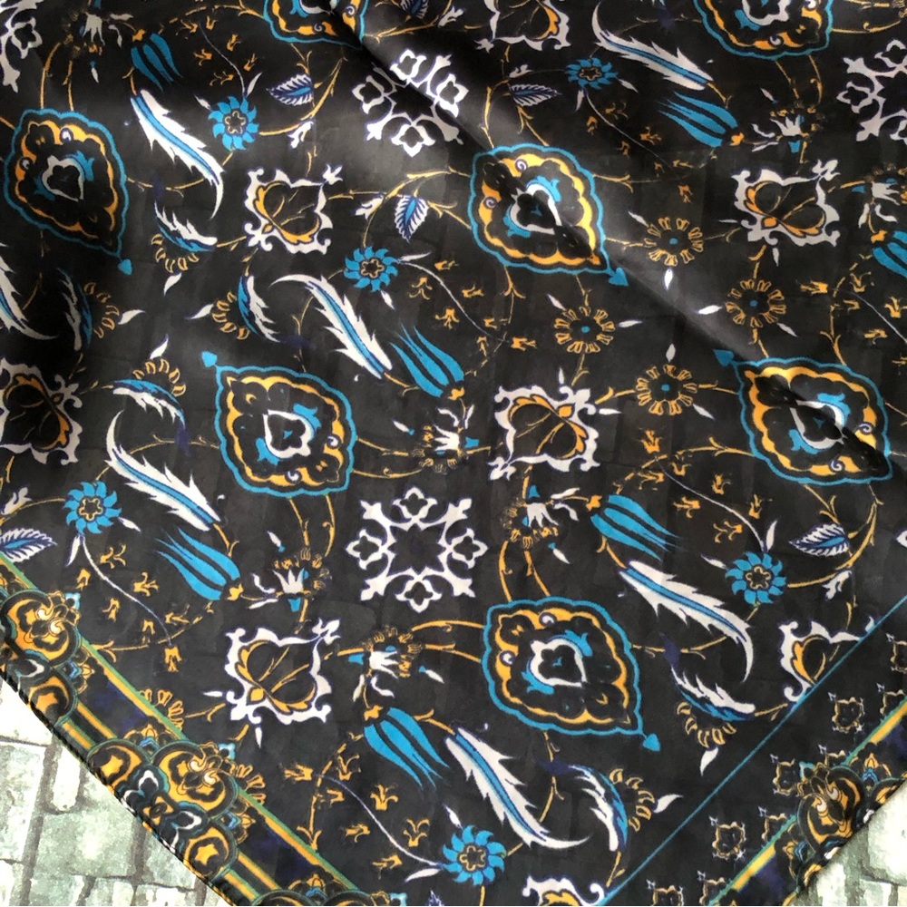 Soft Patterned Scarf - Picture 3 of 3